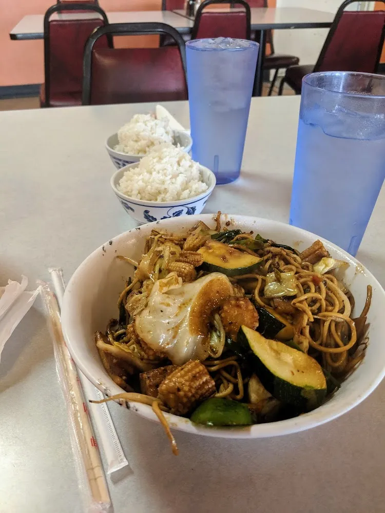Vegetable Lo Mein Noodles